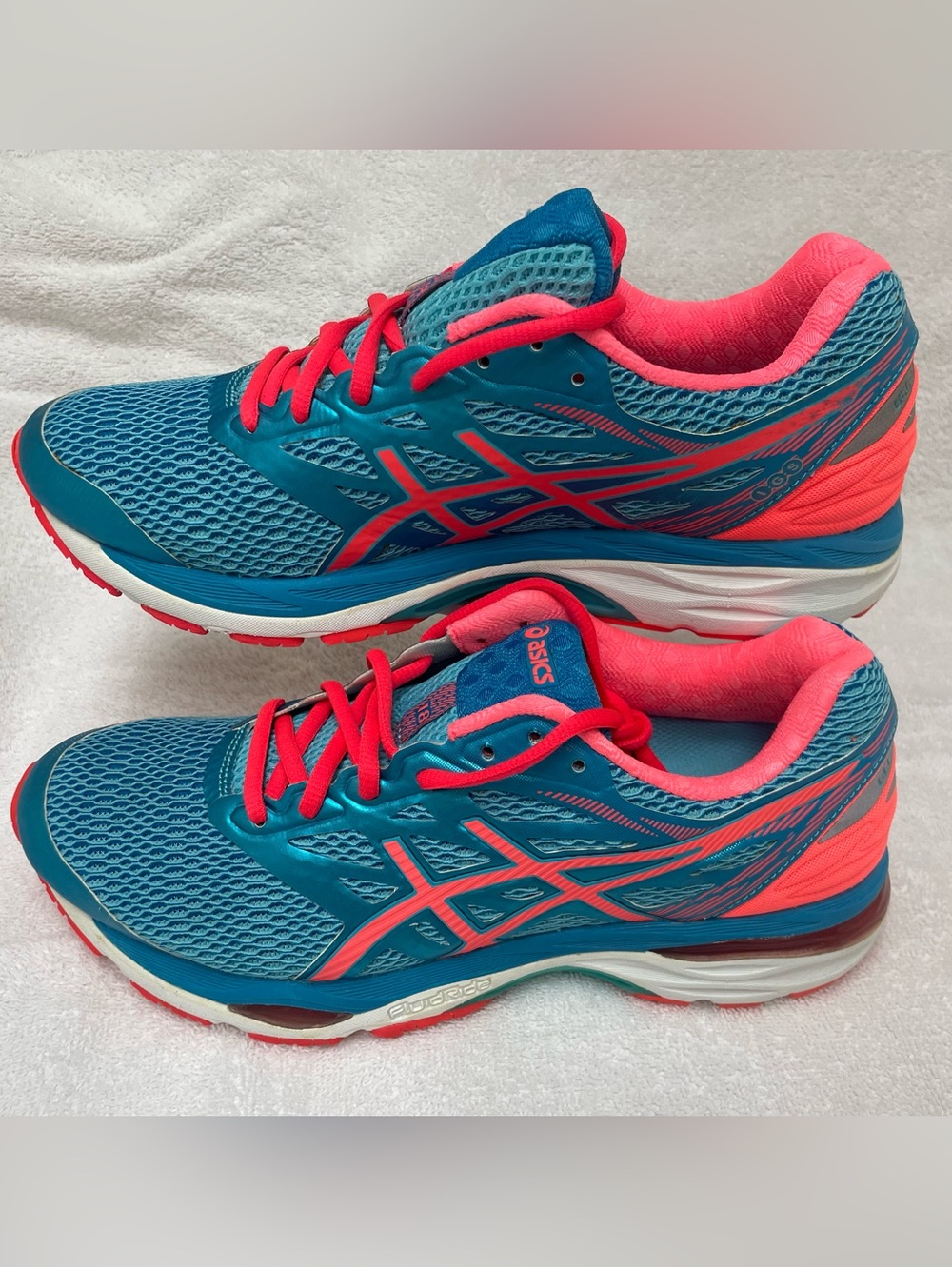ASICS Women's Athletic Shoes in Teal and Pink Cel-Cumulus 18